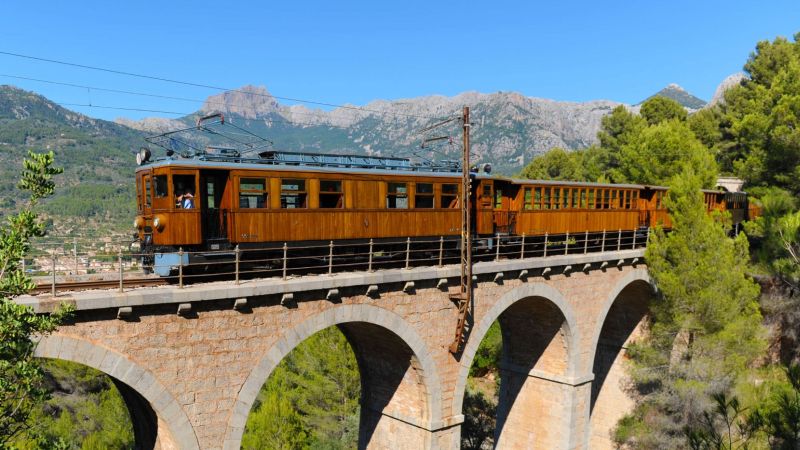 tren de soller con ninos